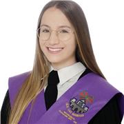 Dinámica, entregada y responsable. Preparada para comenzar a familiarizar a tanto pequeños como adultos al mundo de la música